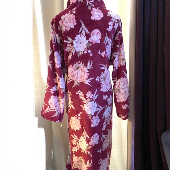 Miss Elaine Other - MISS ELAINE Long Gown/ Robe -Floral 🌺🌺